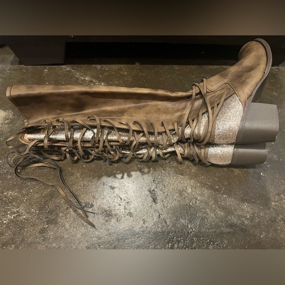 Tall Brown and gold glitter boots. Size 9 - Picture 3 of 7